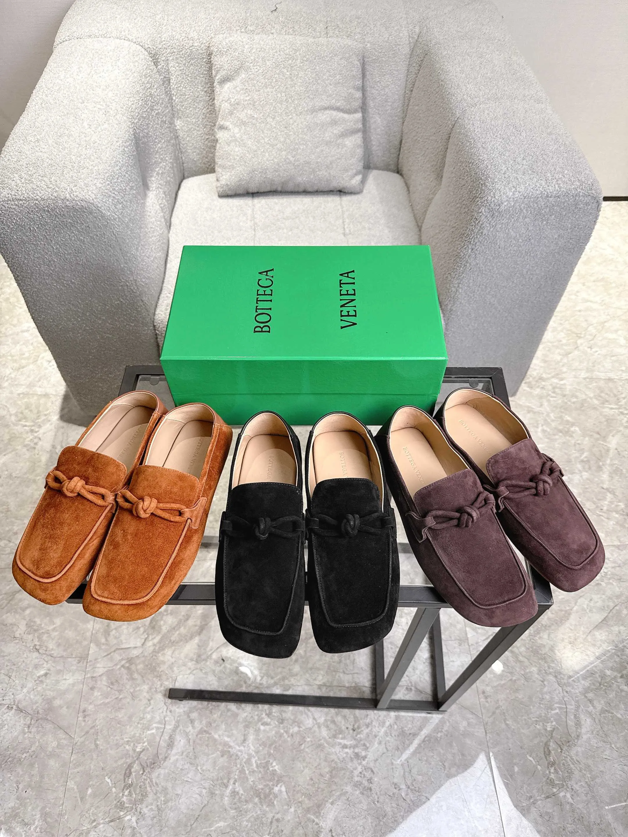 [BV] Top P: 800💰 Size: Women 35-39 (Customized for women 40) Men 39-44 (38.45 non-refundable) Bottega Veneta 2025 Autumn Counter Synchronized Couple Style Bottega Veneta Square Toe Flats Original 1:1 material selection, genuine leather outsole! A one-to-one replica of the original! quality assurance!